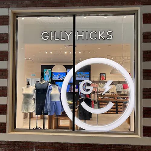 gilly-hicks.webp