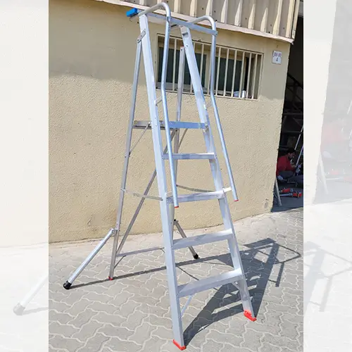 fiberglass-ladders.webp