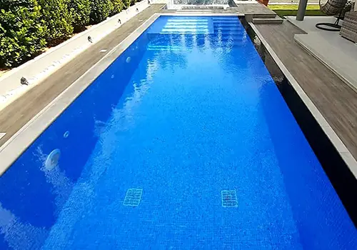 swimming-pool-contractors.webp