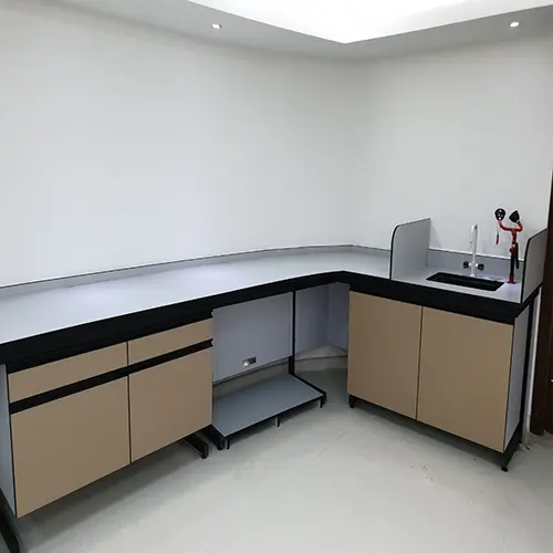 lab-furniture-suppliers.webp