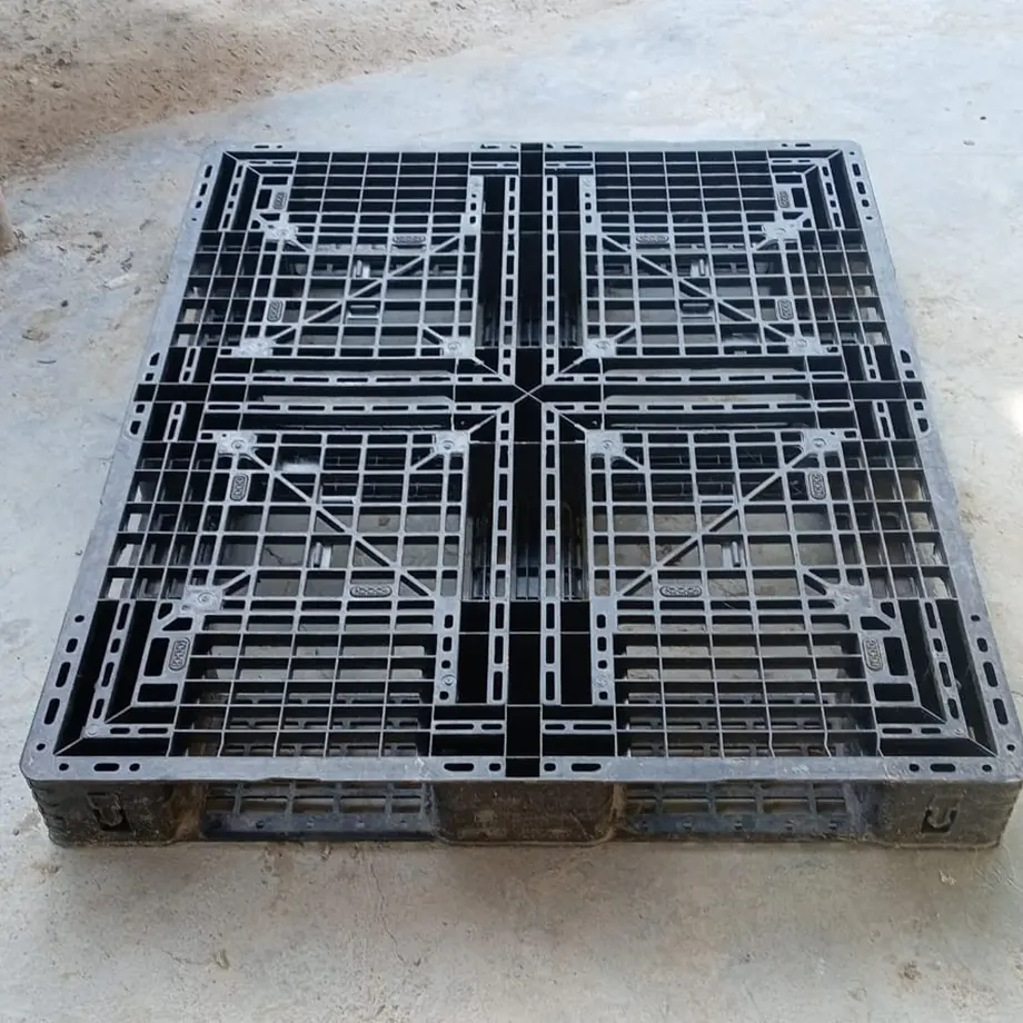plastic-pallets.webp