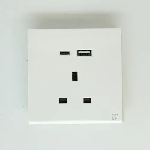 single-switched-power-socket-with-2-usb.webp