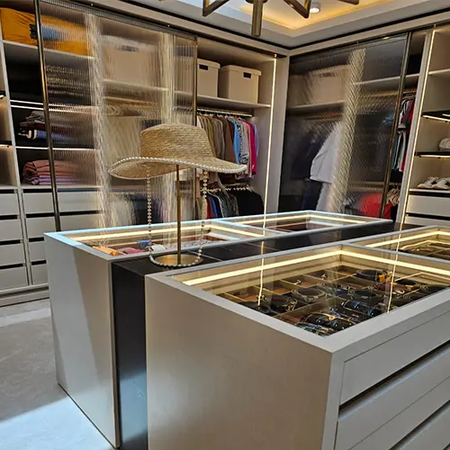 modern-walk-in-dressing-room.webp